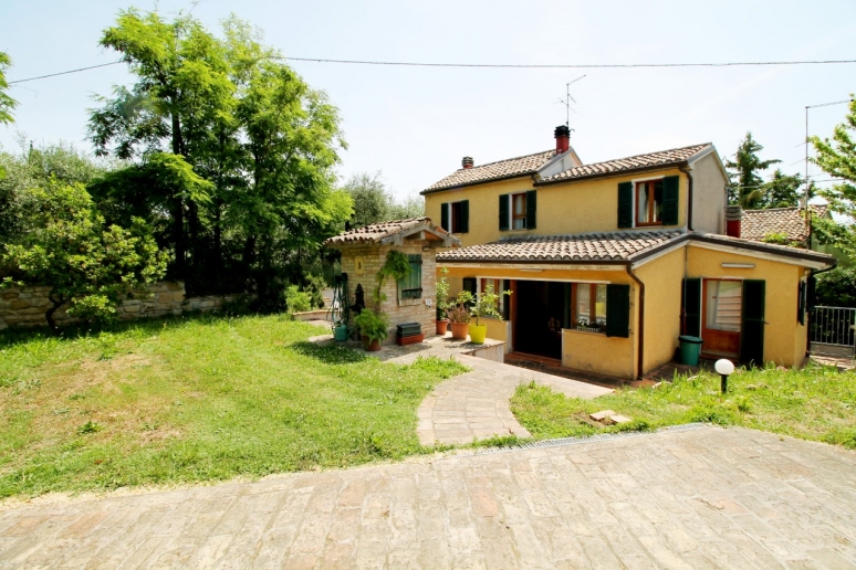 Pesaro - zona trebbiantico - unifamiliare casa singola in vendita
